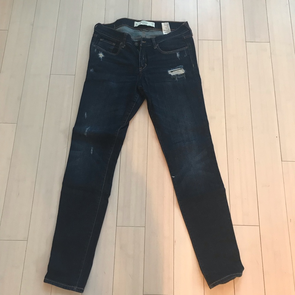 Abercrombie and Fitch Distressed Skinny Jeans 28
